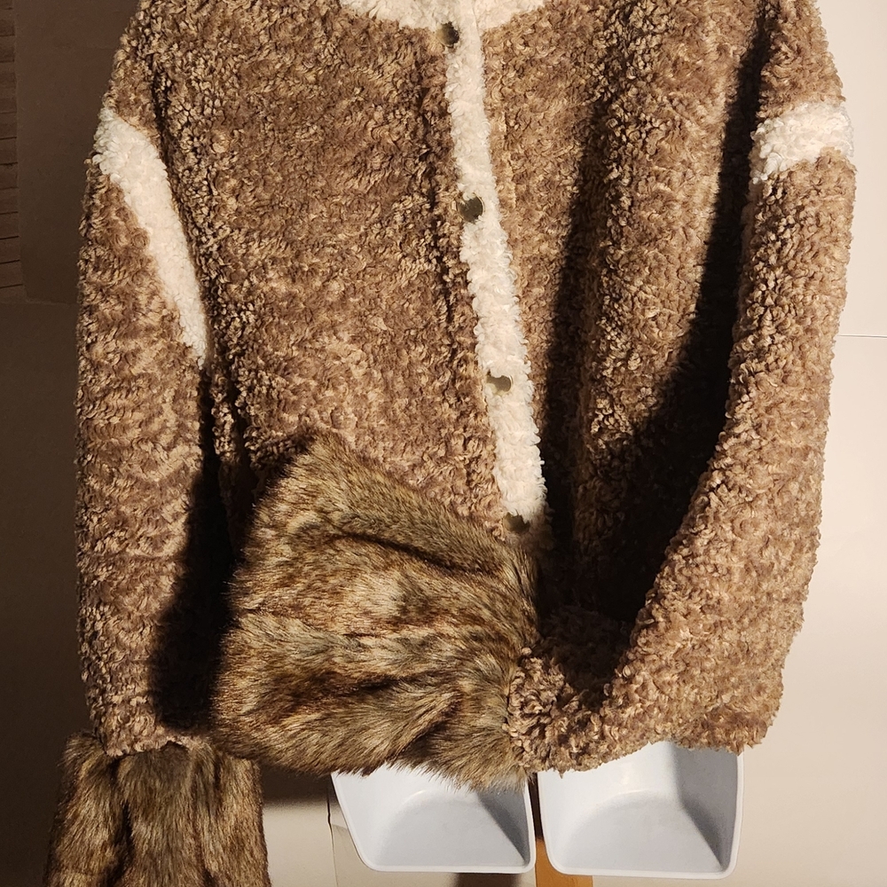 Cozy Brown and Cream Women's Mink On Sleeves. SIZE 12